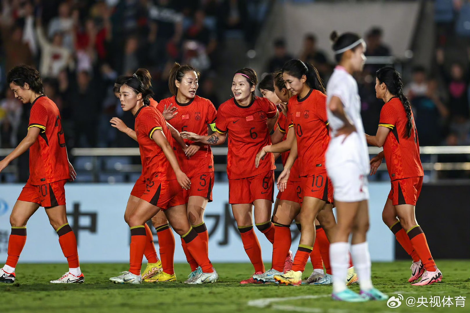 女足业余联赛淘汰赛开战，球队拼搏不懈的简单介绍