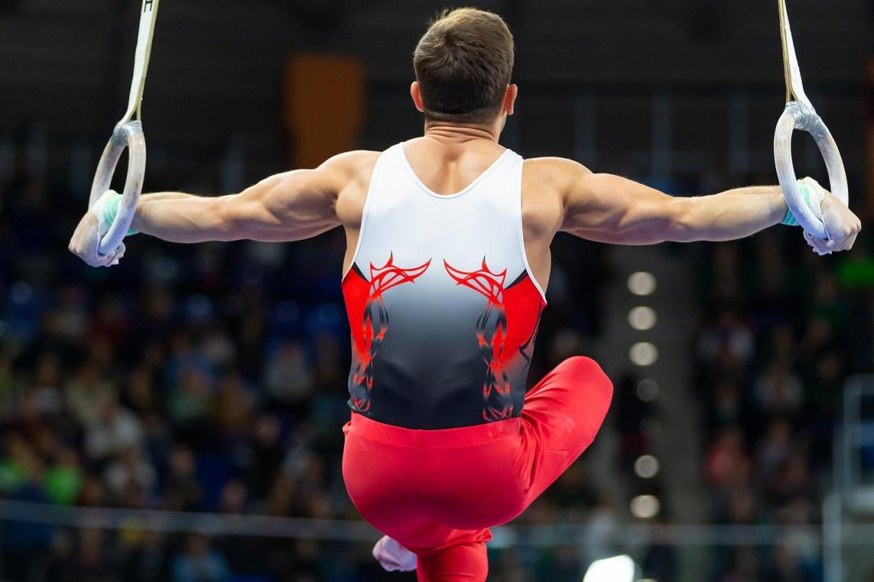 包含瑞士运动员斗志昂扬，勇攀前列的词条