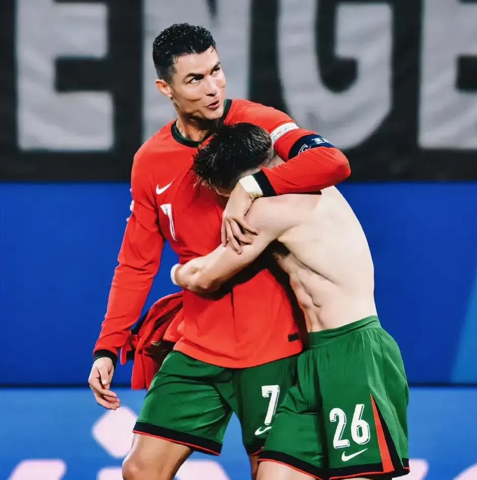 年轻球员展现进攻天赋，为球队贡献胜利