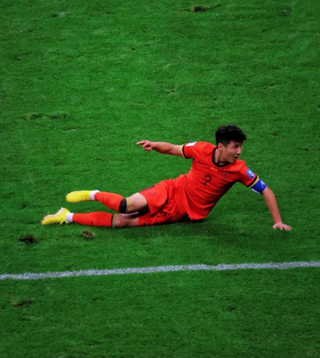 年轻球员展现进攻天赋，为球队贡献胜利