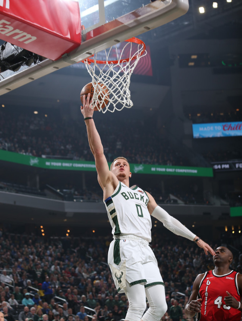 包含尼克逆转雄鹿，安东尼詹皇再度展现总冠军气质的词条